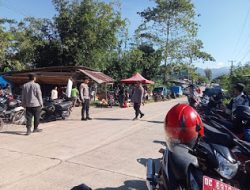 Polsek Tabulahan Laksanakan Pengamanan dan Pengaturan Lalin Di Pasar Tradisional Desa Lakahang, Kec. Tabulahan