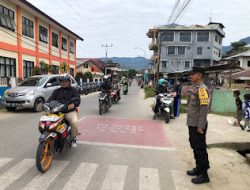 Polsek Mamasa Laksanakan Pengaturan Pagi Untuk Menjaga Kamtibmas Yang Aman dan Kelancaran Lalu Lintas