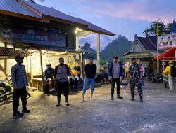 Personil Polsek Sumarorong Polres Mamasa Laksnakan Pengamanan Kampanye Dialogis Calon Bupati dan Wakil Bupati Mamasa 2024-2029 di Kecamatan Messawa