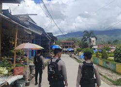 Personil Sat Samapta Polres Mamasa Laksanakan Patroli Jalan Kaki di Wilayah Hukum Polres Mamasa