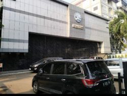 Kuasa Hukum Vandiko Gultom Datangi Gedung Dewan Pers