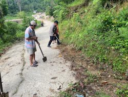 Bhabinkamtibmas Polsek Mambi Laksanakam Sambang di desa Bujung Manurung