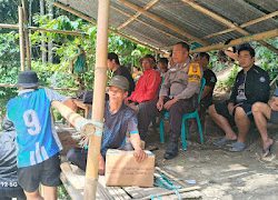 Bhabinkamtibmas Polsek Mamasa Pengamanan Final Turnamen Futsal dan Bola Voli Bazar