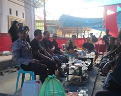 Bhabinkamtibmas Polsek Mamasa Laksanakan Pengamanan Sekaligus Sambang Duka di Desa Lambanan