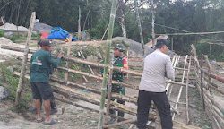 Personel Polsek Pana, Polres Mamasa Bubarkan Arena Judi Sabung Ayam di Desa Salutambun, Kecamatan Pana, Kabupaten Mamasa