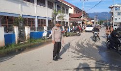 Polsek Mamasa Laksanakan Kegiatan Pengaturan Lalu Lintas di Wilayah Hukum Polsek Mamasa