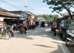 Polsek Aralle Polres Mamasa Laksanakan Pengamanan Jalur dan Penertiban Parkir di Pasar Tradisional Aralle