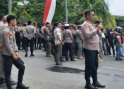 Kapolresta Mamuju Pimpin Langsung Pengamanan Aksi Unras Aliansi Mahasiswa Sulbar Dikantor Gubernur Sulbar