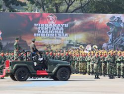 Kapolda Sulsel Hadiri Upacara HUT TNI di Karebosi.