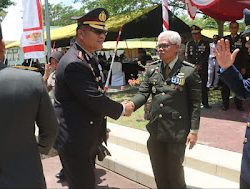 Kapolresta Mamuju Hadiri Upacara Peringatan Hut TNI Ke 79 Di Makorem 142 Tatag