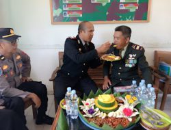 Kapolsek Pasangkayu Pimpin Anggotanya Datangi Koramil Pasangkayu