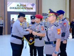 Kapolda Sulsel Pimpin Upacara Kenaikan Pangkat dan Sertijab Kapolres Maros
