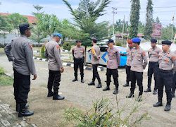 Kasi Propam Polres Pasangkayu Selaku Kasatgas Banops, Cek Personel PAM di Kantor KPU Kabupaten Pasangkayu