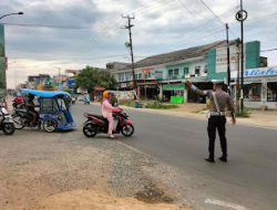 Pengaturan Lalulintas Pagi Hari oleh Sat Lantas Polres Polman