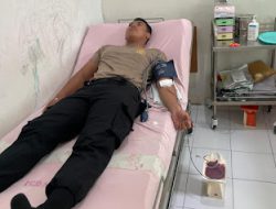 Salut, Warga Kekurangan Darah Pasca Operasi Personel Polres Pasangkayu Donorkan Darahnya