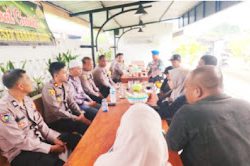 Jum’at Curhat, Kapolsek Karang Baru Dengarkan Curhatan Masyarakat