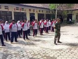 Tanamkan Kedisiplinan Sejak Dini, Babinsa Berikan Latihan PBB.