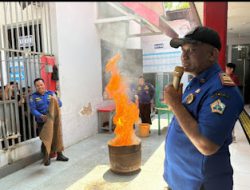 Damkar Bantaeng Anjurkan Untuk Tetap Tenang Saat Hadapi Kebakaran.