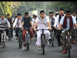 Cooling System Pilkada 2024, Polres Mojokerto Gowes Bareng Forkopimda dan 1.000 Santri.