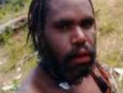 Satgas Ops Damai Cartenz-2024 Tangkap DPO KKB Puncak Atas Nama Mairon Tabuni di Bandara Ilaga.