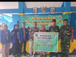 Pastikan Tepat Sasaran, Babinsa Koramil 0819/20 Gempol Dampingi Penyerahan BLT Dana Desa.