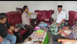 Bhabinkamtibmas Desa Garing Kunjungi Rumah Kadus, Ini Tujuannya.