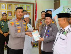 Kapolda Sulsel Melaksanakan Kunjungan ke Polres Bone dalam Rangka Cooling System (Bansos Pilkada Damai).