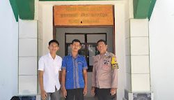 Bhabinkamtibmas Polsek Manbi Laksanakan Monitoring Sekaligu Pengamanan PelaKsanaan Ibadah Minggu di Desa Binaan