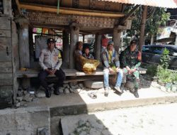 Bhabinkamtibmas Polsek Pana Laksanakan Kegiatan Sambang dan Pemantauan Kamtibmas di Desa Minanga Timur
