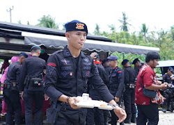 Brimob Polda Sulbar Rayakan HUT ke-79 dengan “Sedekah” Menu Sehat untuk Anak Sekolah