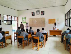 Bhabinkamtibmas Polsek Mamasa Laksanakan Sosialisasi Penerimaan Bintara Kompetensi Khusus di SMKN Lambanan Mamasa