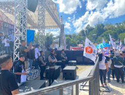 Polres Mamasa Laksanakan Pengamanan Ketat Pada Kampanye Akbar Pasangan Calon Bupati Mamasa Bertempat di Lapangan Kondosapata Kabupaten Mamasa