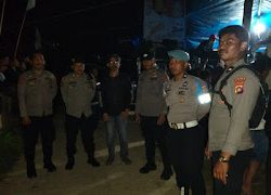 Personil Polres Mamasa Laksanakan Pengamanan Kampanye Dialogis Langsung Tatap Muka Pasangan Calon Buati Mamasa di Desa Osango