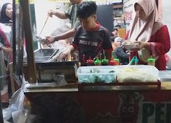 Bakso Viral TikTok Cicaras: Menu Baru Sensasi “Krenyess” Iga Sapi yang Bikin Nagih