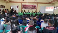 Bhabinkamtibmas Polsek Mamasa Monitoring Bimbingan Teknis Pemungutan, Perhitungan, dan Rekapitulasi Suara Pemilu 2024 di Kecamatan Tawalian