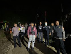 Personil Polres Mamasa Laksanakan Pengamanan Kampanye dialogis Langsung Tatap Muka Pasangan Calon Bupati Mamasa di Desa