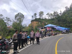 Personil Polres Mamasa Laksanakan Pengamanan kampanye Langsung Tatap Muka Calon Bupati di kecamatan Tandukkalua