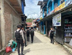 Sat Samapta Polres Mamasa Laksanakan Patroli Jalan Kaki untuk Jaga Keamanan Warga di siang Hari
