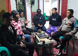 Personil Polres Mamasa Laksanakan Pengamanan Kampanye Pasangan Calon Bupati Mamasa Lansung Tatap Muka di Desa Osango  MAMASA–Personil Polres Mamasa Laksanakan Pengamann Kampanye pasangan calon Bupati dan Wakil Bupati Mamasa periode 2024-2029 menggelar kampanye tatap muka di Dusun Rantekatoan, Desa Osango, Kecamatan Mamasa, Kabupaten Mamasa, 01 November 2024  Acara ini dihadiri oleh beberapa tokoh penting, simpatisan, dan masyarakat setempat, dengan jumlah kehadiran sekitar 80 orang.  Selanjutnya, anggota DPRD Mamasa dari Fraksi Demokrat, Frans Kila, menyampaikan bahwa pasangan calon bupati adalah pasangan ideal yang dianggap bersih dan tulus dalam niat mereka untuk memperbaiki kondisi Kabupaten Mamasa. Ia menekankan bahwa pasangan ini menjunjung tinggi toleransi antarumat beragama.  Dukungan juga datang dari Suhadi Kandoa, anggota DPRD Provinsi Sulawesi Barat dari Partai PKB. Ia menyatakan bahwa partainya mendukung pasangan Ruslan-Ida karena dinilai mampu mengatasi berbagai masalah yang dihadapi Kabupaten Mamasa, khususnya dalam hal ekonomi dan keuangan.  Yohannes Karatong, anggota DPRD Mamasa dari PDIP, menekankan pentingnya memilih pemimpin yang bersih dan belum terlibat dalam sistem pemerintahan yang dianggap bermasalah. Ia juga menyoroti kemampuan pasangan calon bupati sebagai pengusaha yang diyakini dapat mengurangi ketergantungan pada APBD.  Junaedi, Ketua DPC Partai Gerindra, menambahkan bahwa partainya mendukung pasangan ini demi kesejahteraan masyarakat. Ia memuji calon Wakil Bupati, yang dianggap rela berkorban untuk membawa perubahan di Mamasa yang akan datang   Calon Wakil Bupati dalam menyampaikan pemaparannya menegaskan niatnya untuk meningkatkan kesejahteraan masyarakat, khususnya perempuan. Ia juga menyampaikan rencananya untuk menciptakan keterwakilan perempuan dalam kebijakan-kebijakan strategis Kabupaten Mamasa.  Sementara itu, calon Bupati Mamasa menyampaikan visi-misinya yang berfokus pada peningkatan kesejahteraan masyarakat melalui pemberdayaan sektor pertanian dan peningkatan kualitas pendidikan. Ia berkomitmen untuk memberikan beasiswa kepada dua lulusan SMA di setiap desa agar mereka bisa melanjutkan pendidikan ke jenjang perguruan tinggi.  Humas Polres Mamasa Polda Sulbar