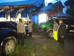 Personil Polsek Sumarorong Polres Mamasa Laksanakan Pengamanan Kampanye Dialogis Calon Bupati dan Wakil Bupati Mamasa di Kecamatan Messawa