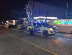 Sat Lantas Polres Mamasa Laksanakan Patroli Blue Light Untuk  Menjaga Keamanan dan Ketertiban Masyarakat di Malam Hari