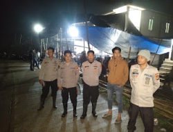 Personil Polsek Sumarorong Polres Mamasa Laksanakan Pengamanan Kampanye Tatap Muka Pasangan Calon Bupati di Desa Sibanawa