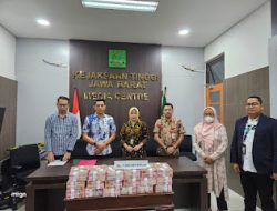 Asisten Tindak Pidana Khusus Didampingi Kajari Bekasi Gelar Press Release Pengembalian Keuangan Negara Tindak Pidana Korupsi