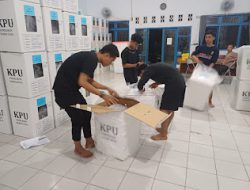 Satgas OMP Marano Polres Polman Laksanakan Pengamanan Pengepakan Logistik Pilkada 2024