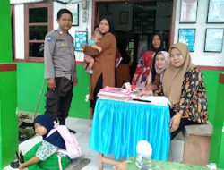 Bhabinkamtibmas Polsek Sarudu Pantau Posyandu, Cegah Stunting pada Balita