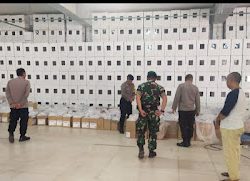 Polres Gowa Bersama TNI Perketat Pengamanan Gudang Logistik KPU Gowa.