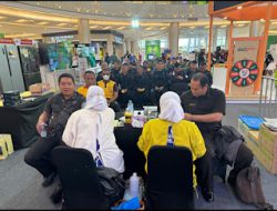 Polres Gowa Ikut Ambil Bagian Dalam Kegiatan Donor Darah HUT BPR Hasamitra ke-19 di Trans Studio Mall Makassar.