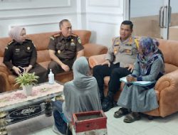 Kapolres Gowa Dampingi Keluarga Pelaku Penadahan Ajukan Restorative Justice ke Kajari Gowa.