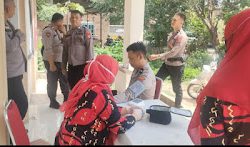 Pastikan Kesehatan Tetap Prima, Personel PAM Pemungutan Suara di Bontonompo Jalani Pemeriksaan Kesehatan.
