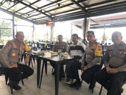 Kapolda Sulbar Pantau Debat Kandidat Pilkada Mamuju Tengah di Ballroom Hotel d’Maleo